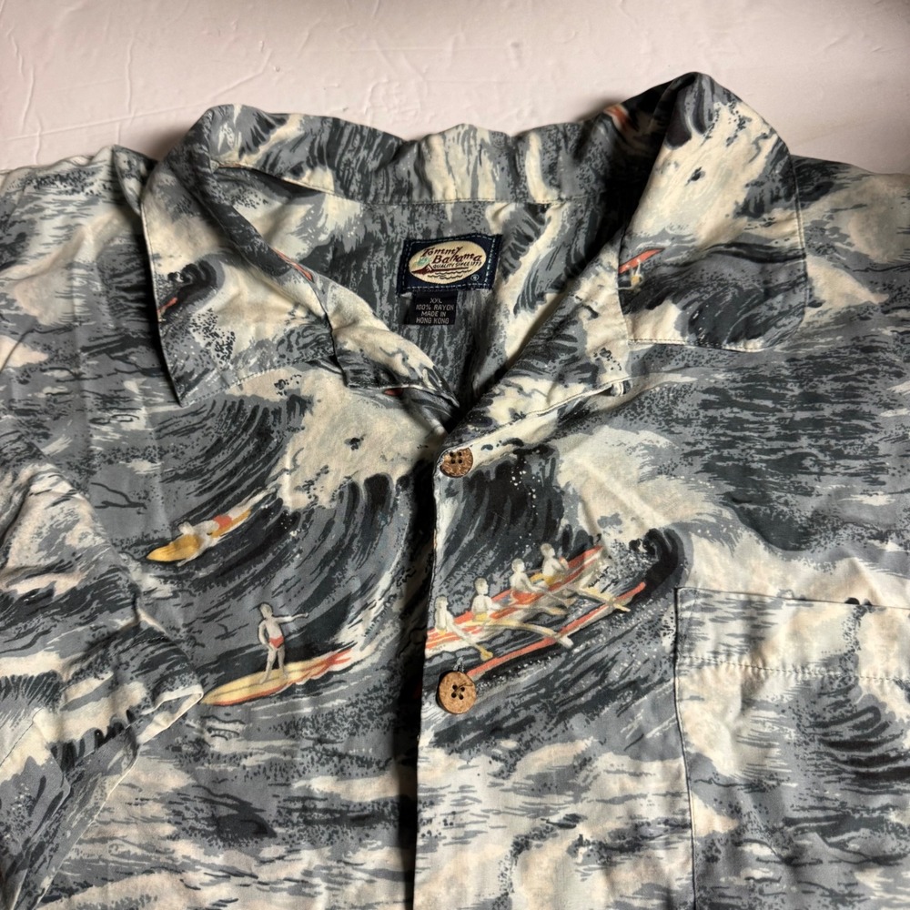 Tommy Bahama Mens XXL Rayon Aloha Shirt Grey Wave Surfer Print Camp Button Down